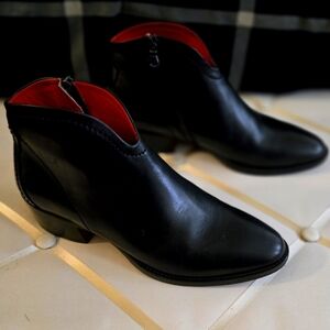 Leonardo Black Leather Ankle Boots with Vibrant Red Interior Leather Sole